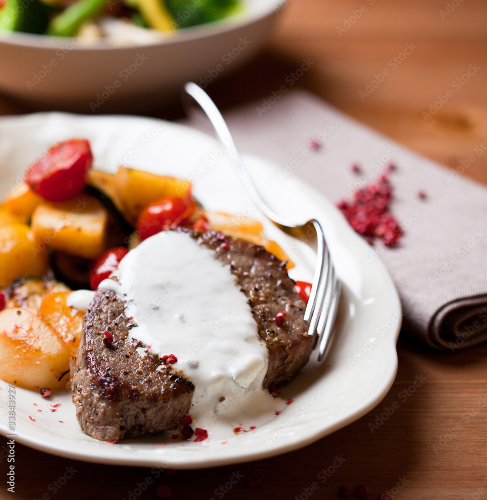 Beefsteak with cream sauce Beefsteak with cream sauce