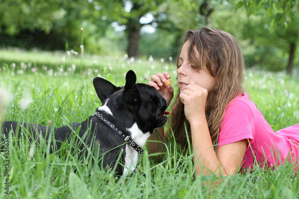 Mädchen mit Hund