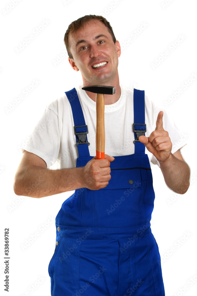 Handwerker mit blauer Latzhose hält einen Hammer Handwerker mit blauer Latzhose hält einen Hammer