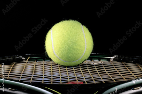 Pelota y raqueta de tenis
