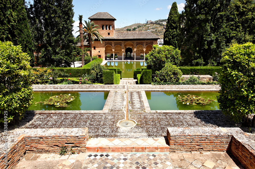 El Partal in der Alhambra, Granada, Spanien - obrazy, fototapety, plakaty 
