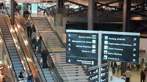 Rolltreppen im Flughafen