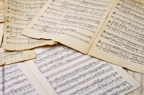 Vecchi spartiti musicali
