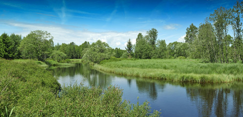 Papier peint photo Rivière Rivière paisible au fil de l'eau  © Vera Kuttelvaserova