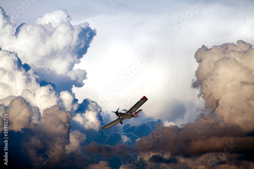 aereo monoposto con cielo in tempesta photo