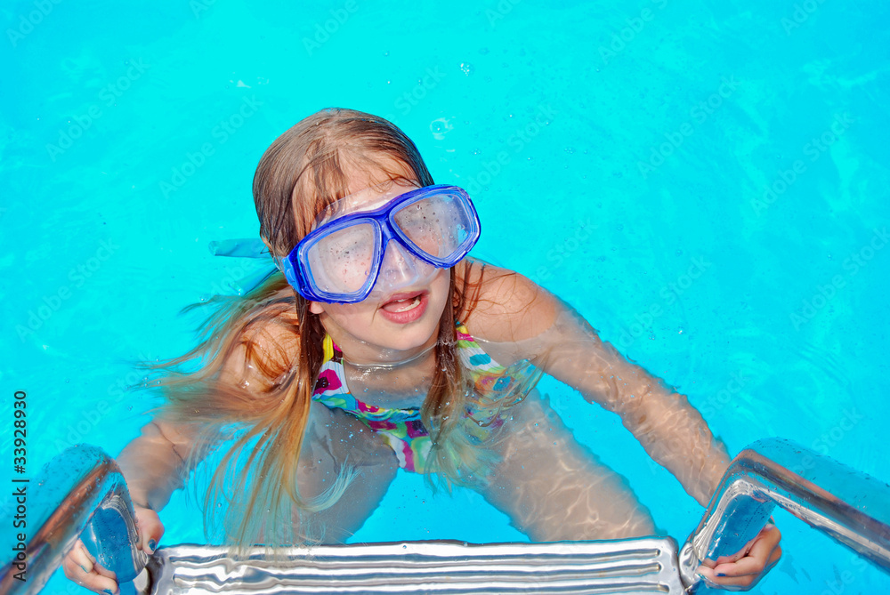 Fototapeta premium Girl in swim goggles