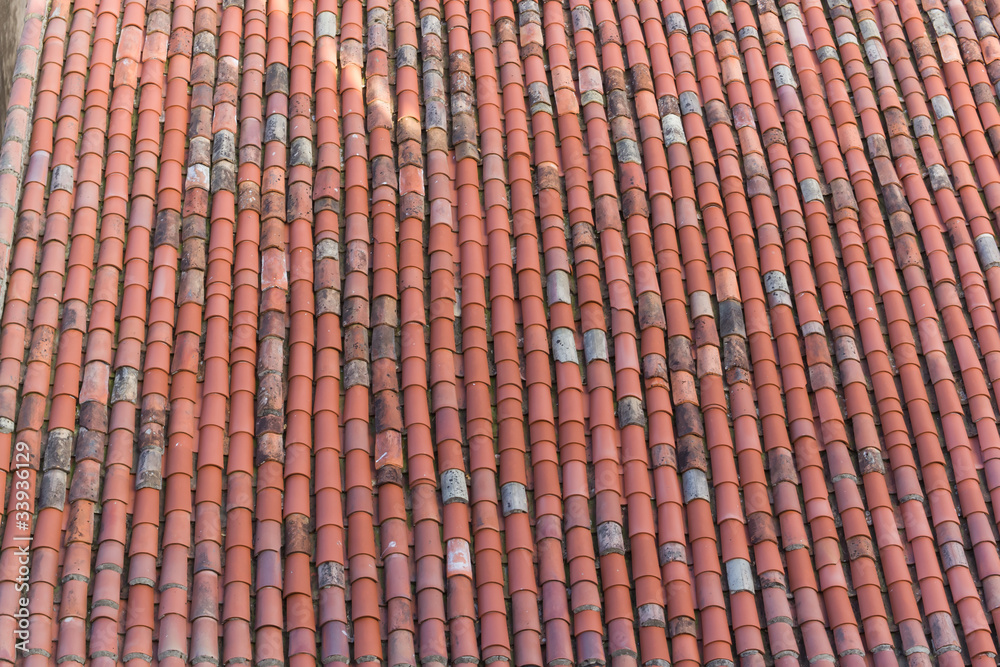Tejado con tejas rojas