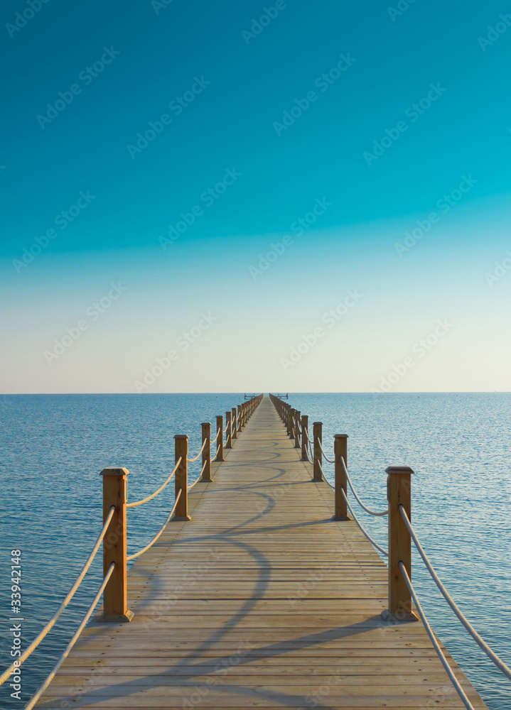 Obraz premium Pier over Waters