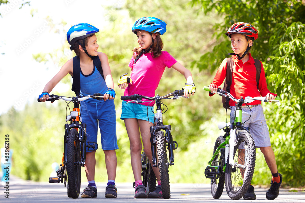 Naklejka premium Riding bikes together