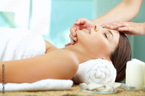 Massaging face