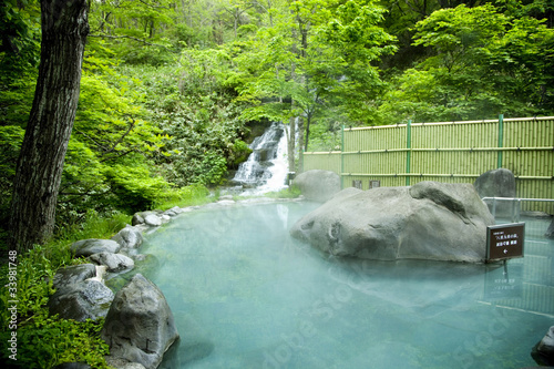 新緑の露天風呂