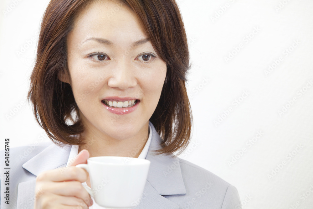 コーヒーを飲むOL コーヒーを飲むOL