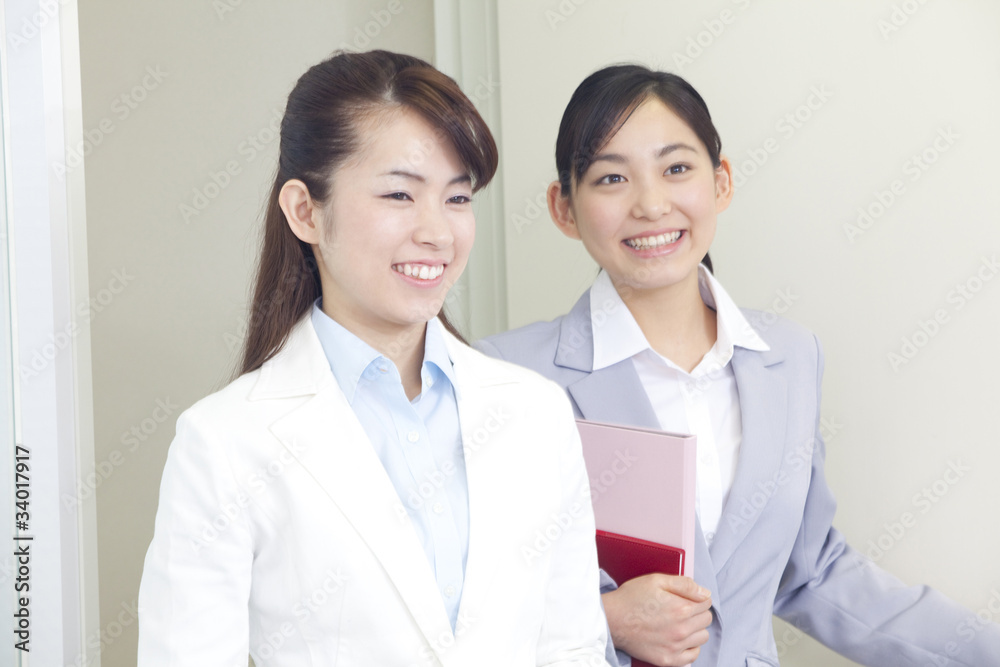 笑顔のOL2人 笑顔のOL2人