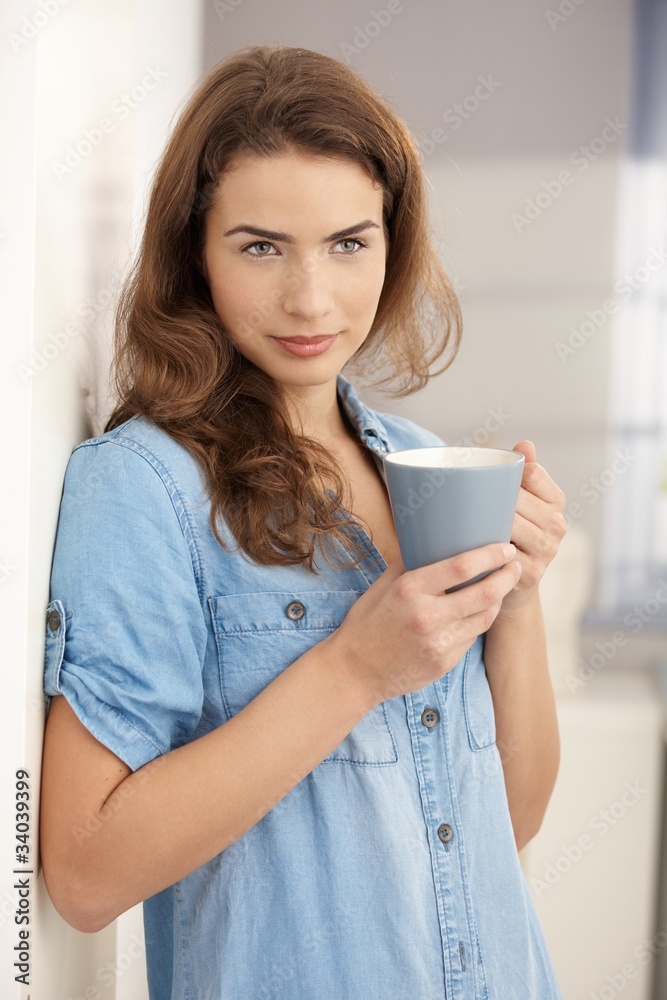 Attractive girl drinking tea at home - obrazy, fototapety, plakaty 