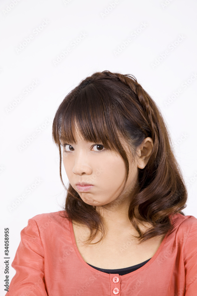 怒っている女性 怒っている女性