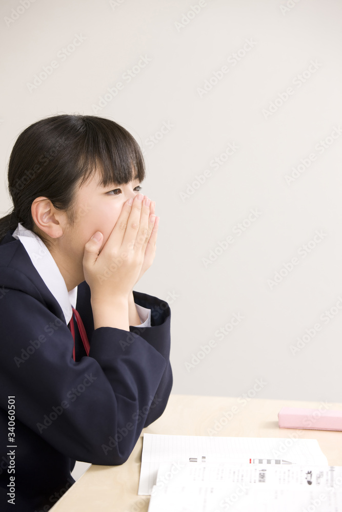 塾で勉強する女子中学生 塾で勉強する女子中学生
