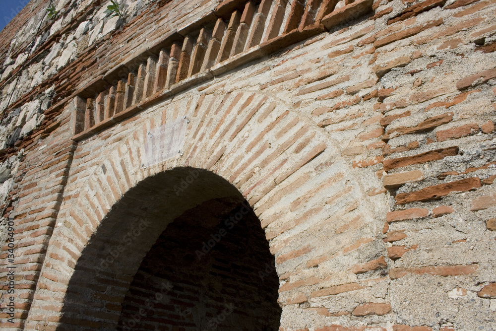 Fototapeta premium arco de puerta en el castillo de Salobreña