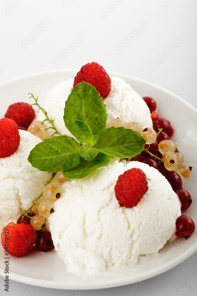 Ice cream with fruits Ice cream with fruits