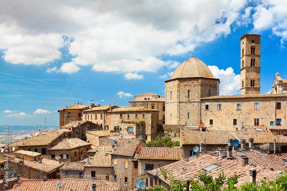 Fototapeta premium Roof of a small town in Tuscany 