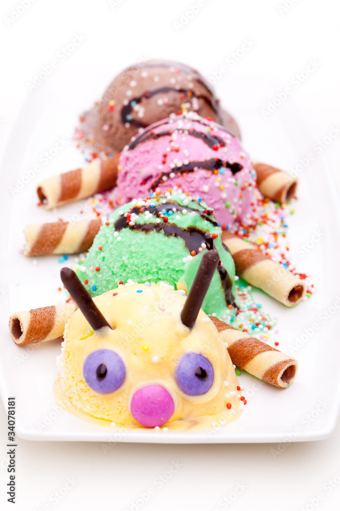 Obraz premium Die Eisraupe - ein lustiges Eis