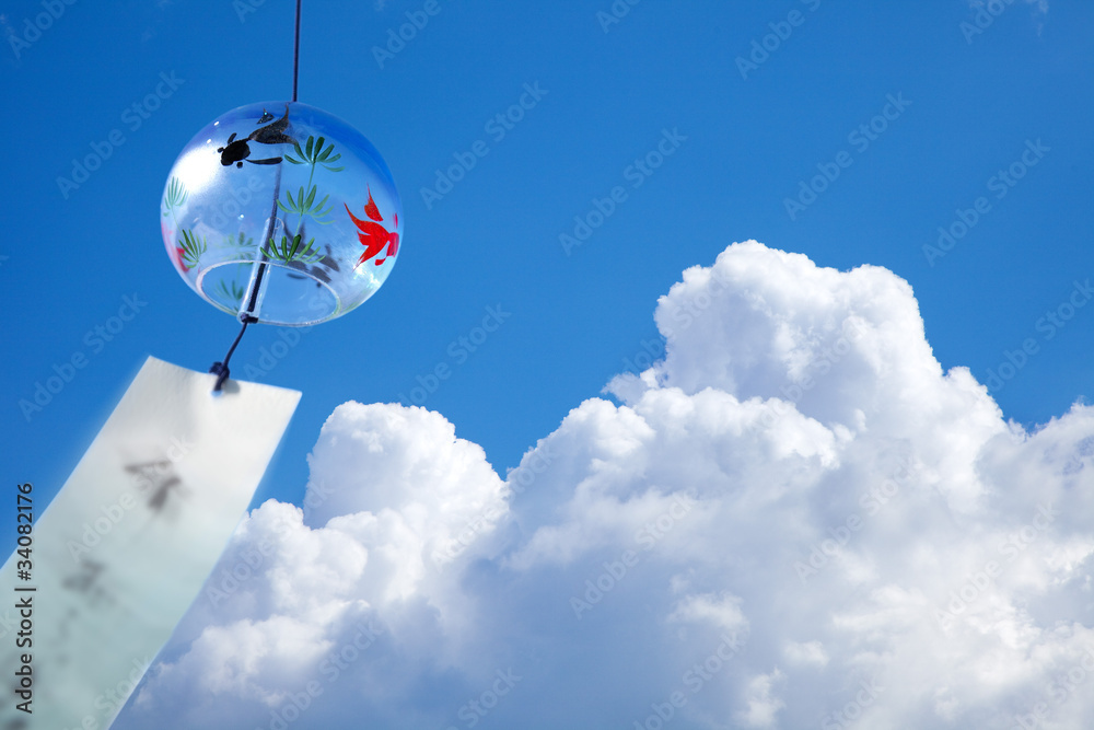 夏雲と風鈴 Stock Photo | Adobe Stock