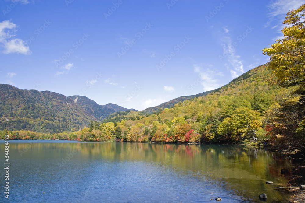 湯ノ湖の秋