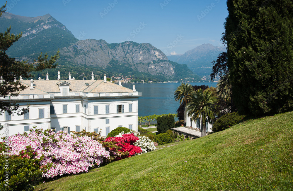 Lake Como, gardens.