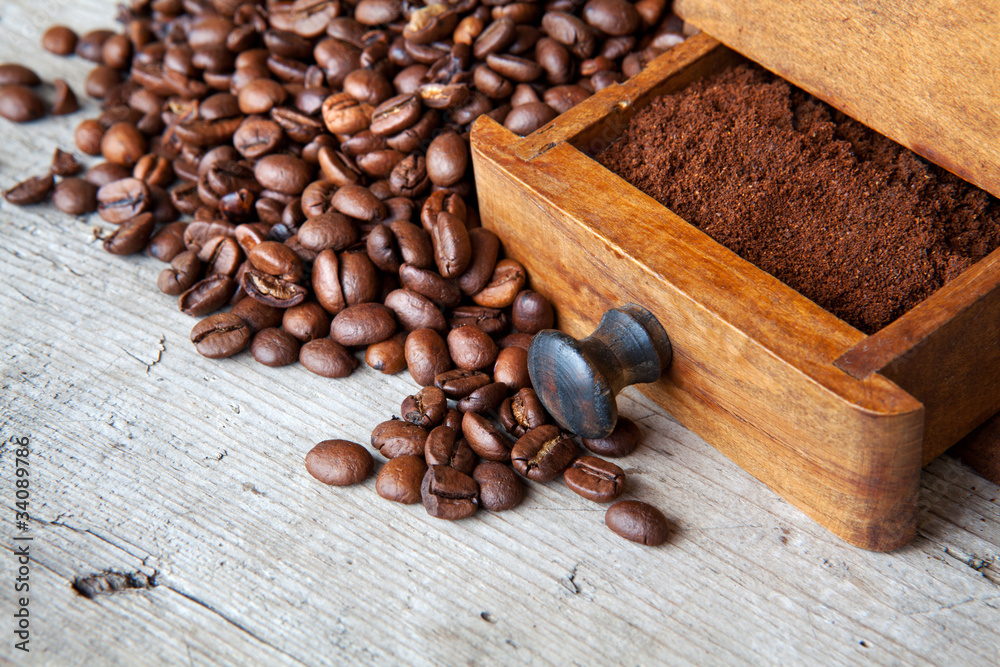 Obraz premium caffè in grani e macinato