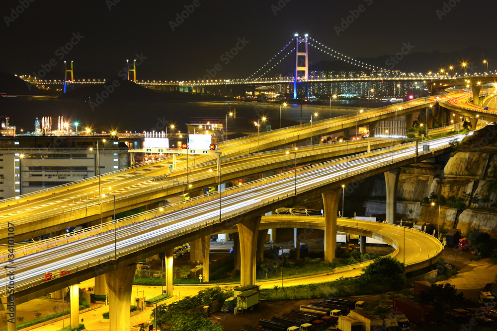 Obraz premium freeway and bridge at night