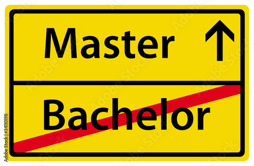 Master nach Bachelor Schild Ortsausgang Ortstafel Zeichen