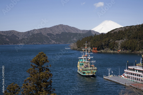 富士山と海賊船