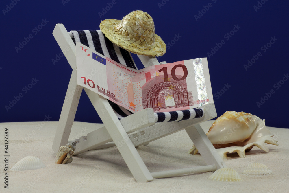 10 euro auf sonnenliege Stock-Foto | Adobe Stock