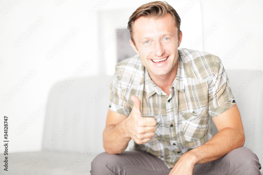 Mann auf der Couch Mann auf der Couch