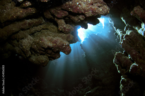Εκτύπωση καμβά underwater caves with light beams