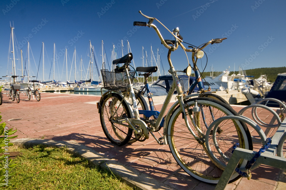 Naklejka premium Bicycles in the marina