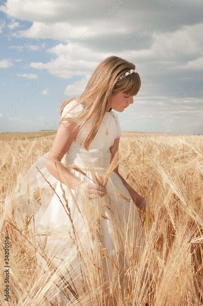 Obraz premium girl wearing first communion dress