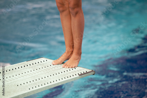 Papier peint legs on a springboard