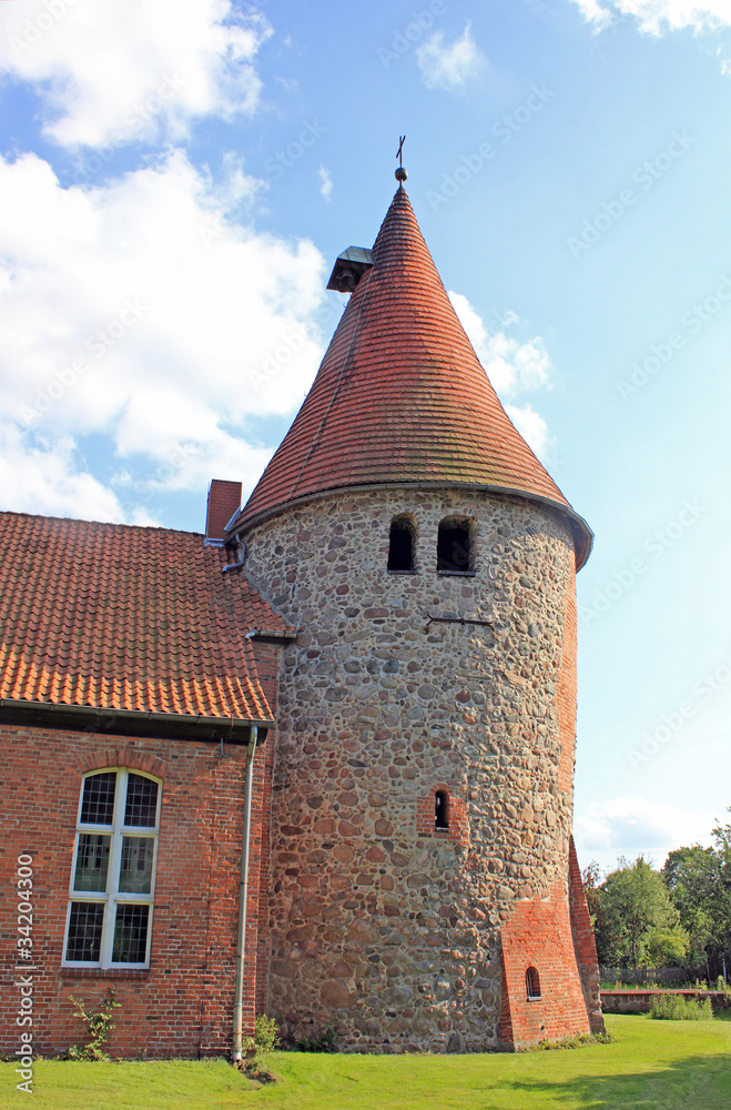 Wehrturm der St. Vitus-Kirche in Barskamp (Niedersachsen)