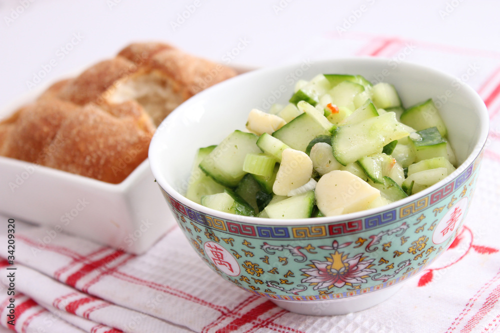 Gurkensalat mit Käse Gurkensalat mit Käse