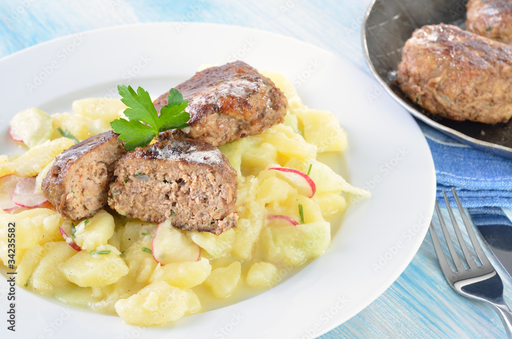 Fleischpfanzerl mit hausgemachtem Kartoffelsalat Fleischpfanzerl mit hausgemachtem Kartoffelsalat