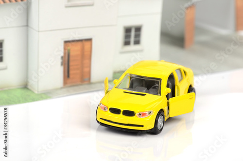 Model house and car photo