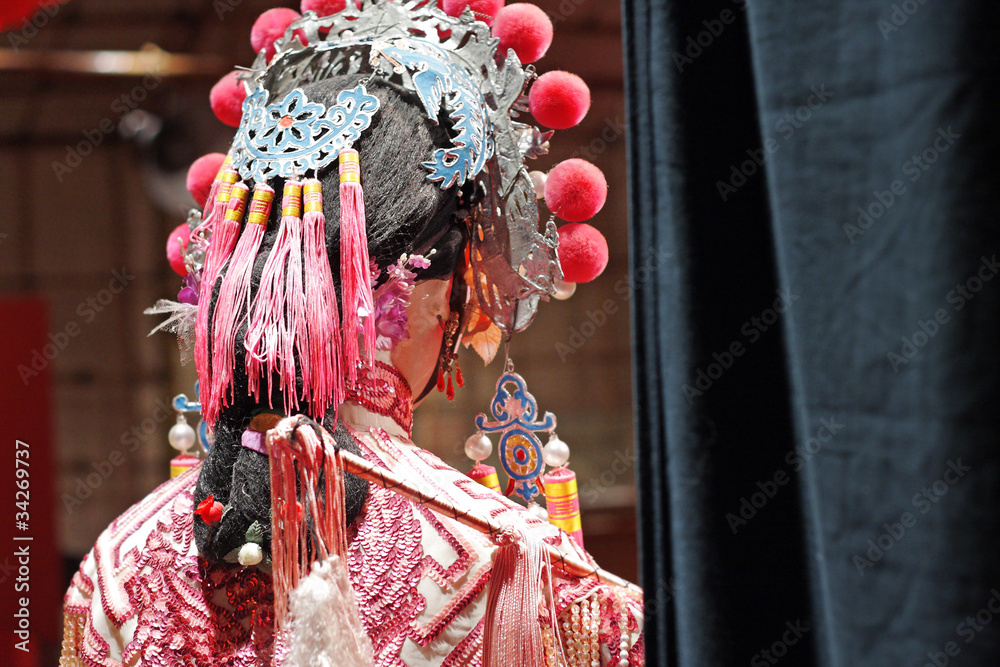 chinese dummy opera, looking after the stage