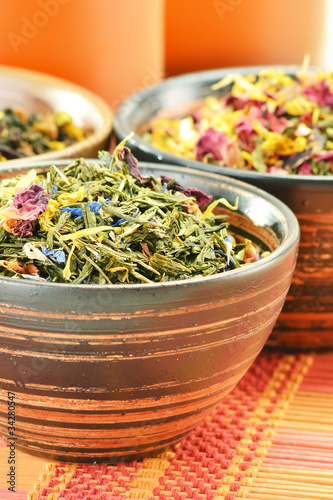 Composition with tea leaves in bowls