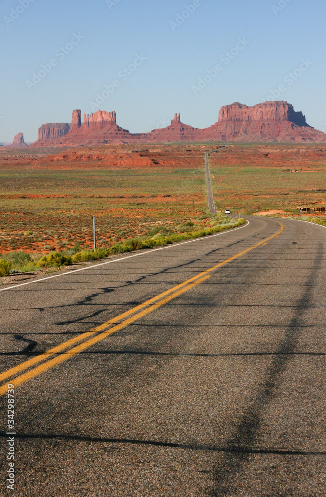 Fototapeta premium ouest USA route monument valley road