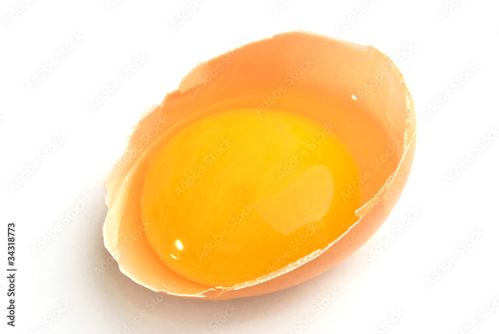 geöffnetes Ei mit Schale und Eigelb