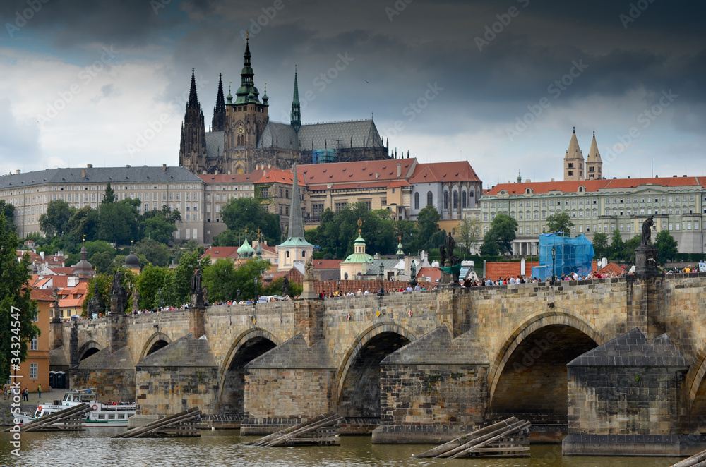 Pont Charles et château de Prague