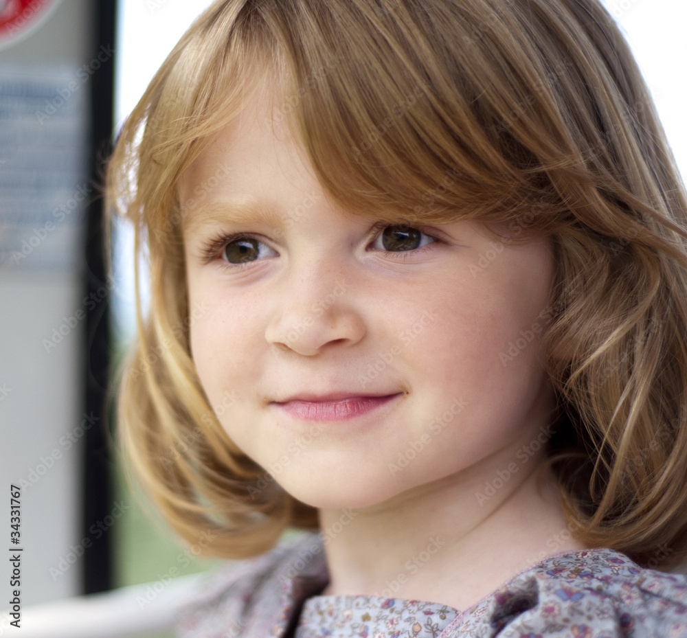 Portrait d'un jeune enfant Portrait d'un jeune enfant