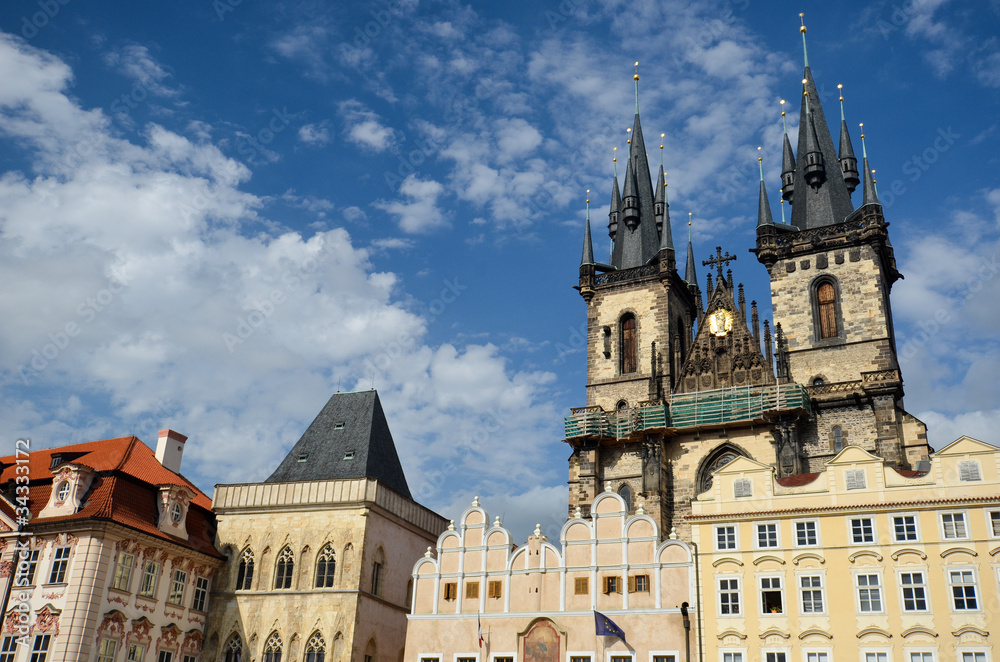 Sur la place de la Vieille-ville à Prague