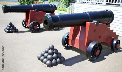 Foto Two Cannons with balls