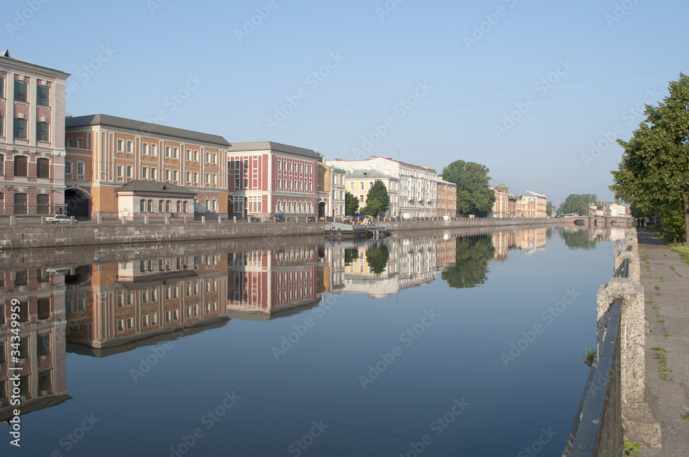 Река Фонтанка летним утром. Санкт-Петербург